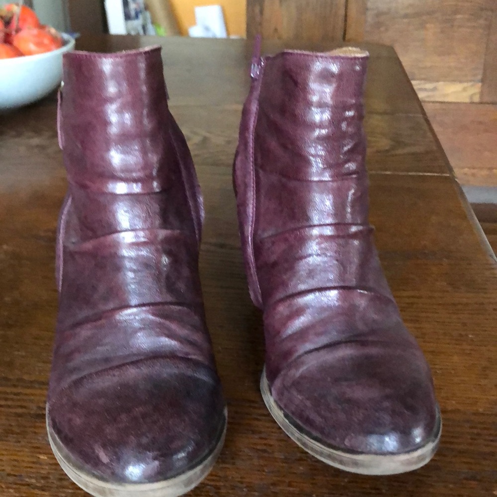 Sofft leather bootites